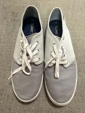 TOMS Carlo Lace-Up Canvas Sneakers in Grey